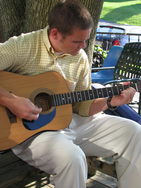 Ralli Zook playing a little pre-concert music