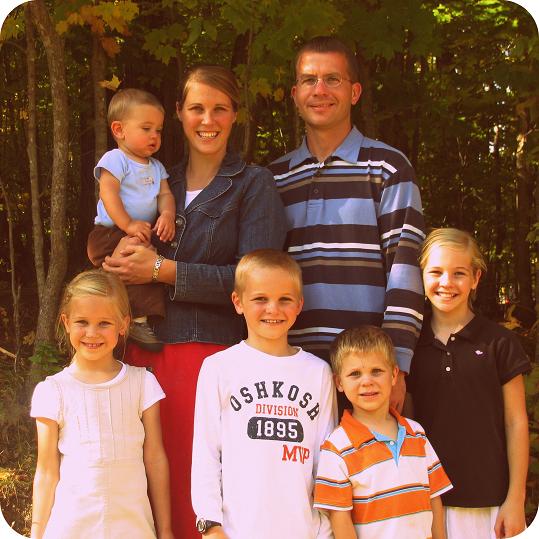 Back row l to r: Darien, Renita, and Daryl and front row l to r: Chrissy, Guy, Jacob, and Whitney